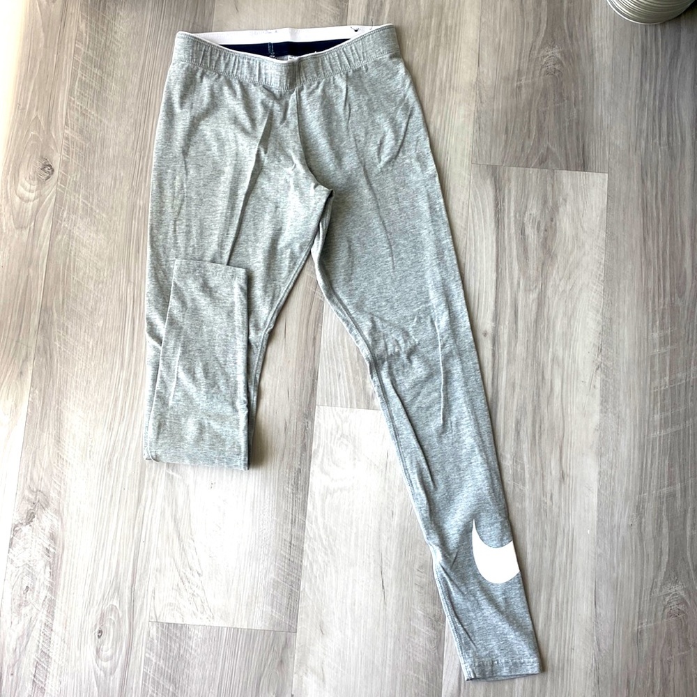 Nike Leggings. Grey. Size Small.